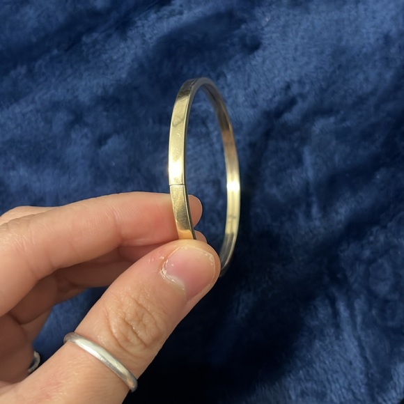 Tested Vintage Solid 10K Yellow Gold Thin Plain Bangle Bracelet 4mm 4.5 grams - Picture 4 of 6
